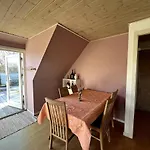 Entire With 2 Bedrooms And Private Patio *