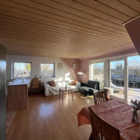 Entire With 2 Bedrooms And Private Patio