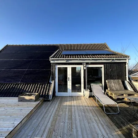 Entire With 2 Bedrooms And Private Patio 公寓