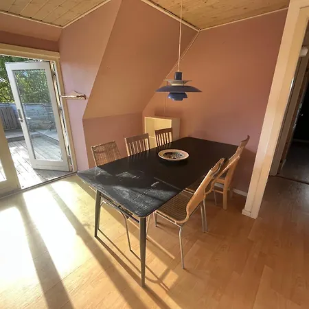 Entire With 2 Bedrooms And Private Patio Dragør