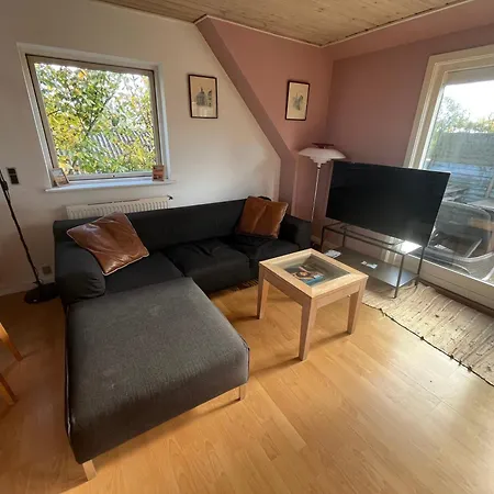Entire With 2 Bedrooms And Private Patio