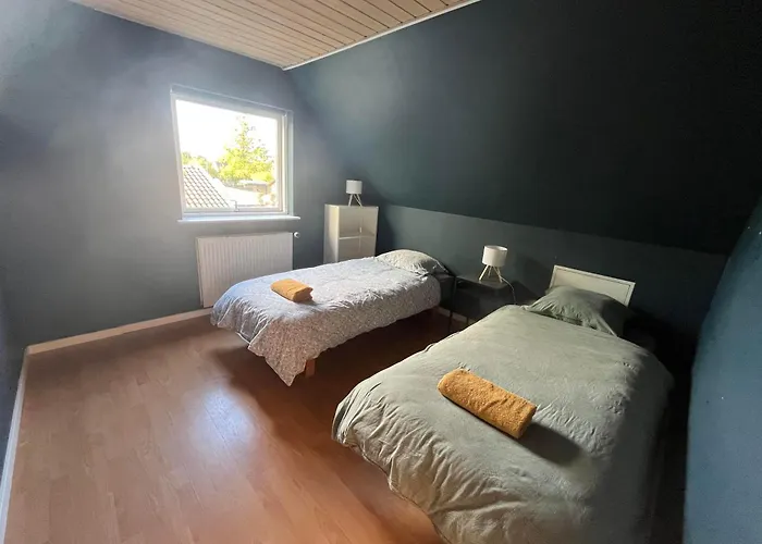 Entire With 2 Bedrooms And Private Patio