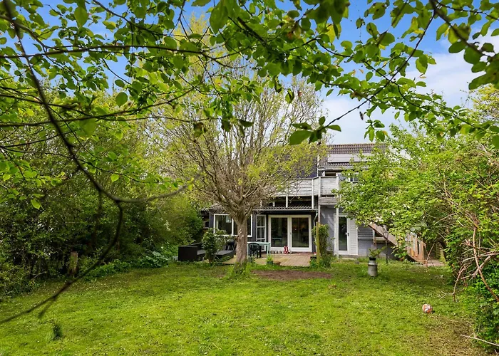 Entire With 2 Bedrooms And Private Patio *