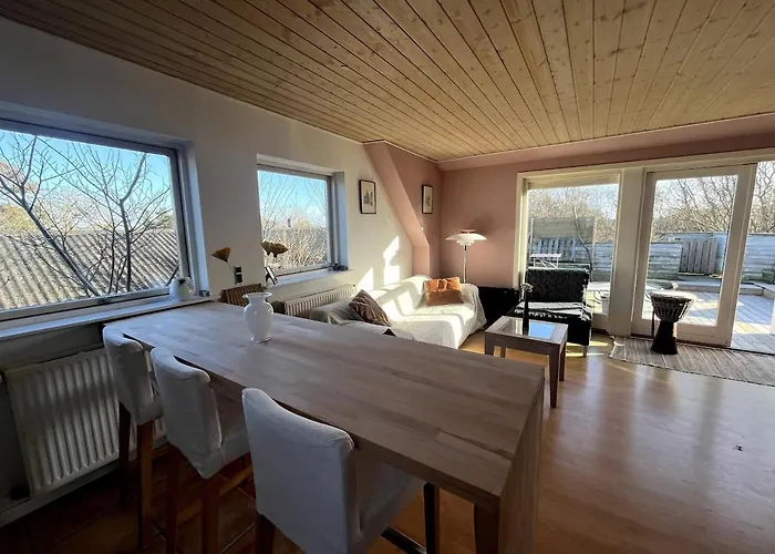 Entire With 2 Bedrooms And Private Patio