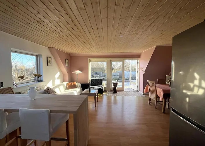 Entire With 2 Bedrooms And Private Patio * Dragør