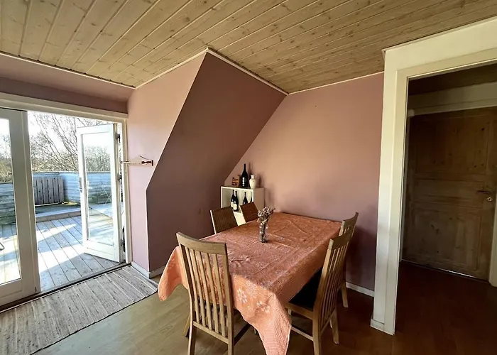 Entire With 2 Bedrooms And Private Patio *