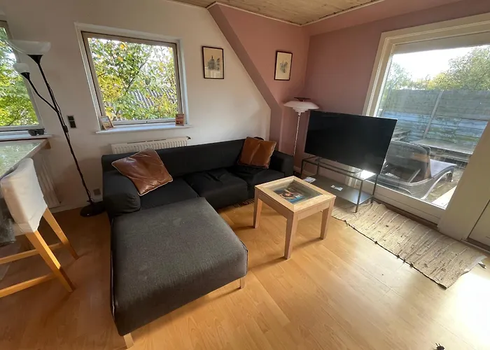 Entire With 2 Bedrooms And Private Patio
